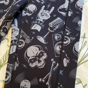 Constantly Varied Gear I Love the 80s leggings size small